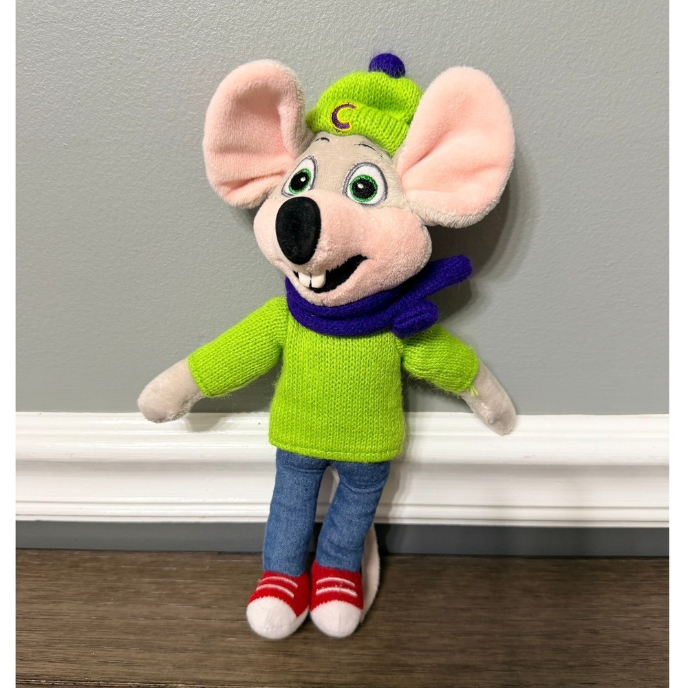 Chuck E Cheese 2015 Limited Edition Winter Plush Mouse Green Sweater Beanie